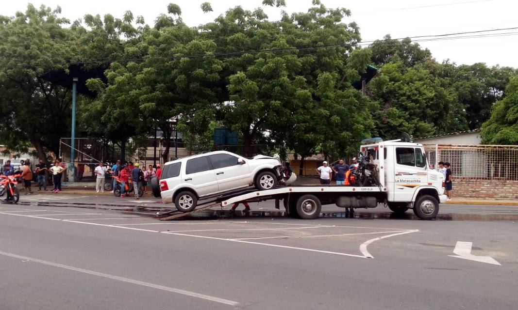 Aparatoso Choque En Corredor Vial Cecilio Acosta Deja 2 Heridos La Verdad