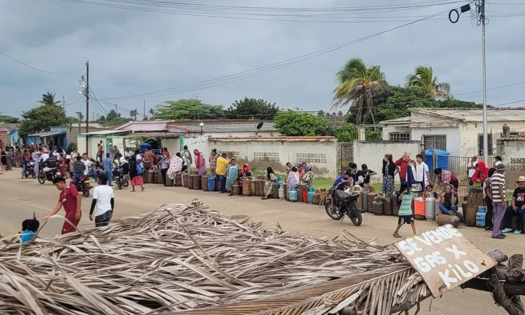 Hasta 12 Horas De Cola Hacen Los Habitantes De Guajira Para Surtir Gas