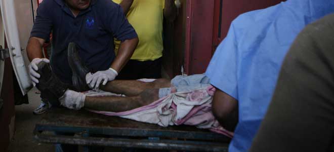 El cuerpo estaba dentro de la cau00f1ada de Villa Canau00e1n ayer en la mau00f1ana. Lo trasladaron a la morgue (Foto: Juan Guerrero)