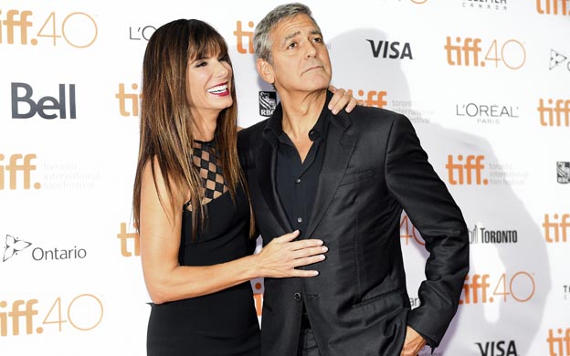 Clooney y Bullock durante su llegada al Festival de Cine de Toronto. (Fotos: AP)