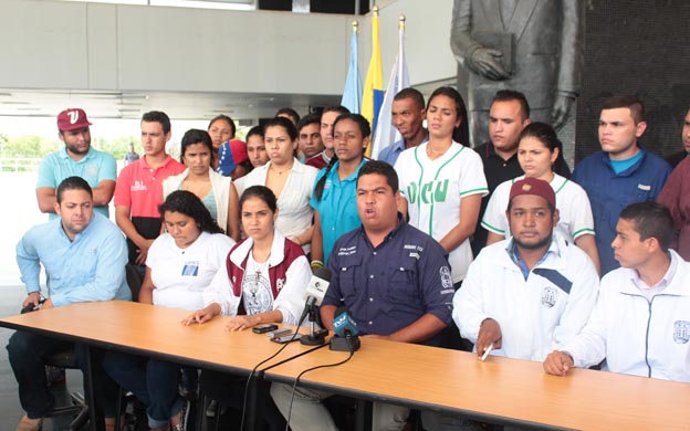 Estudiantes de diversas universidades del pau00eds anunciaru00e1n en los pru00f3ximos du00edas acciones de calle. (Foto: Diego Graterol)