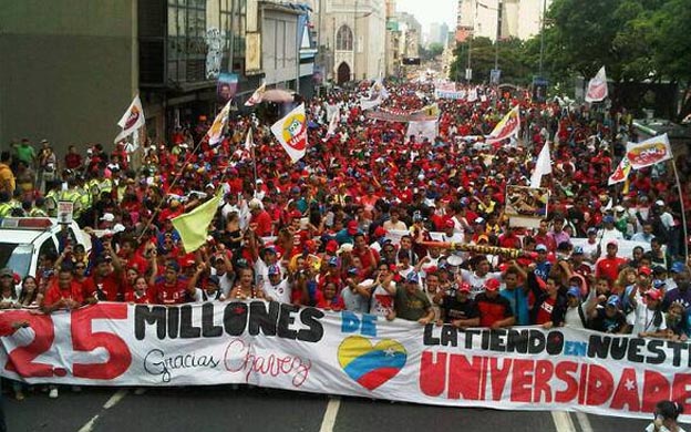 Las concentraciones oficialistas se extienden en varias ciudades del pau00eds. (Foto: @JuventudPSUV)