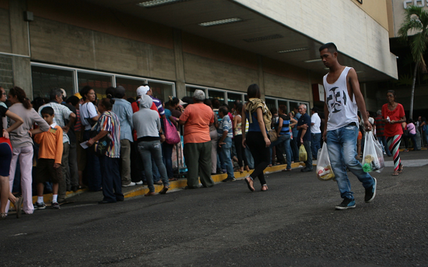 Control de ventas con tarjetas se afina en cuatro tiendas al noreste de Maracaibo. (Foto: Archivo)