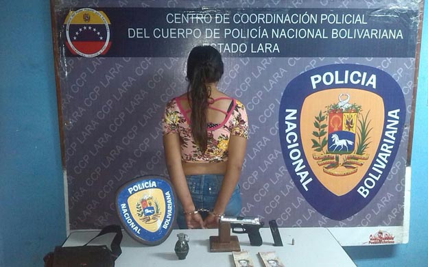 La mujer fue detenida con una granada y con un arma de fuego en el u00e1rea de emergencia de un hospital de Barquisimeto (Foto: Prensa)