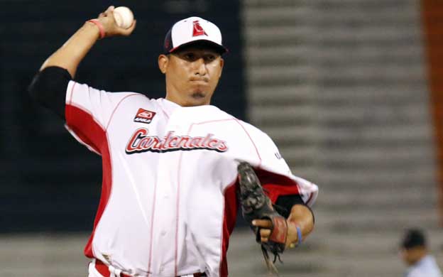 Rau00fal Rivero superu00f3 a Hassu00e1n Pena y a Alexis Candelario para ganar el Pitcher del Au00f1o. (Foto: Prensa Cardenales)