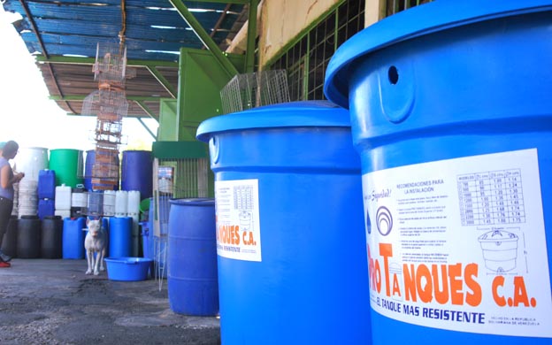 La demanda en Maracaibo supera los dos mil tanques mensuales. (Foto: Alejandro Paredes Pu00e9rez)