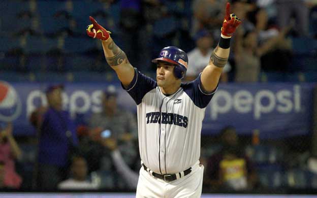 u00c1lex Cabrera brillu00f3 nuevamente con su poder en la LVBP. (Foto: LVBP)