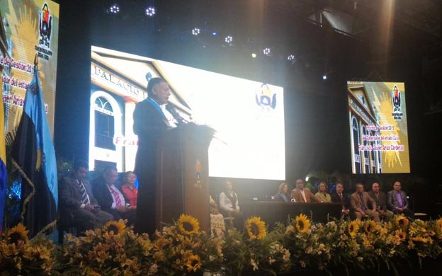 El gobernador Arias Cu00e1rdenas presentu00f3 este martes su Memoria y Cuenta 2015. (Foto: Twitter)