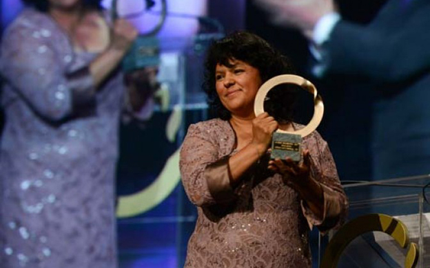 Cu00e1ceres recibiu00f3 el Premio Medioambiental Goldman por su lucha en la defensa de los recursos naturales en el occidente de Honduras.
