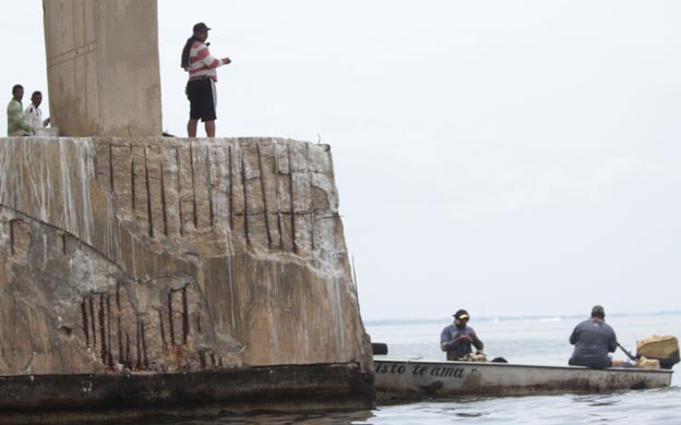El au00f1o pasado la mujer habu00eda intentado lanzarse a las aguas del Puente sobre el Lago de Maracaibo. (Foto: Archivo La Verdad)
