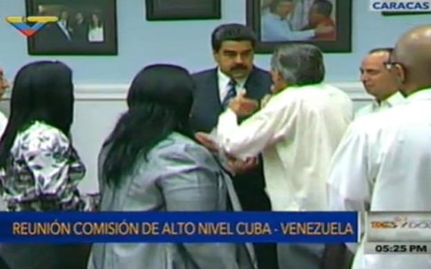 El presidente Maduro participa en una reuniu00f3n en el Salu00f3n Nu00e9stor Kirchner de Miraflores.