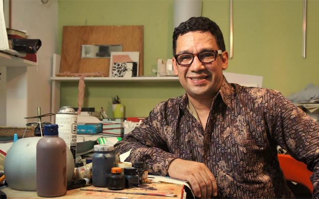 Luis Gu00f3mez u00a0arquitecto y reconocido artista visual ha desarrollado diversos proyectos expositivos y de gestiu00f3n cultural nacional e internacionalmente