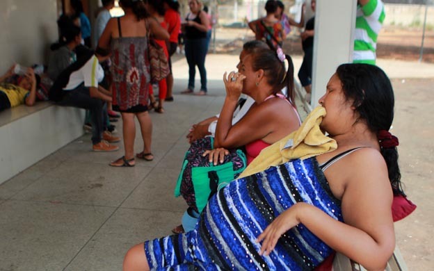 Mujeres en labor de parto tuvieron que esperar por horas para ser atendidas. (Foto: Jhair Torres)