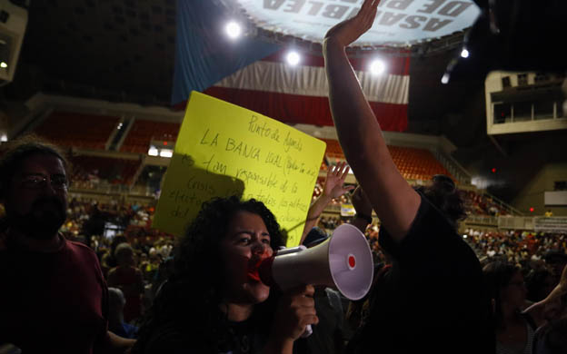 Miles de boricuas estu00e1n en contra de la designaciu00f3n de una junta de EEUU para gobernar en Puerto Rico. (Foto: EFE)