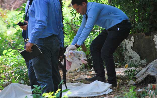 El cuerpo de la bebu00e9 lo encontraron debajo de un cerro de basura. (Fotos: Dabelis Delgado)