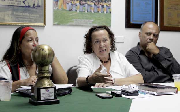 La plana mayor del Directorio de las Pequeu00f1as Ligas confirmu00f3 que estu00e1n en peligro la participaciu00f3n de los equipos. Foto: Ivu00e1n Lugo.