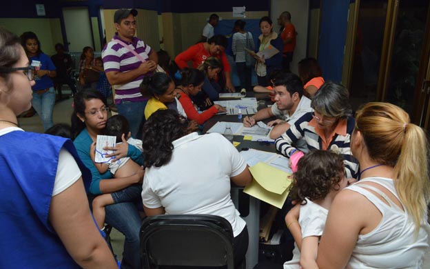 Las familias registraron a sus niu00f1os. (Foto: Alejandro Paredes)