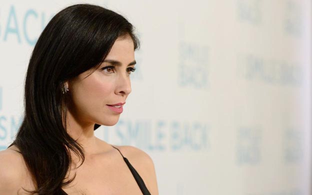 La comediante Sarah Silverman tuvo que ser operada de emergencia por complicaciones pulmonares. (Foto: Archivo)