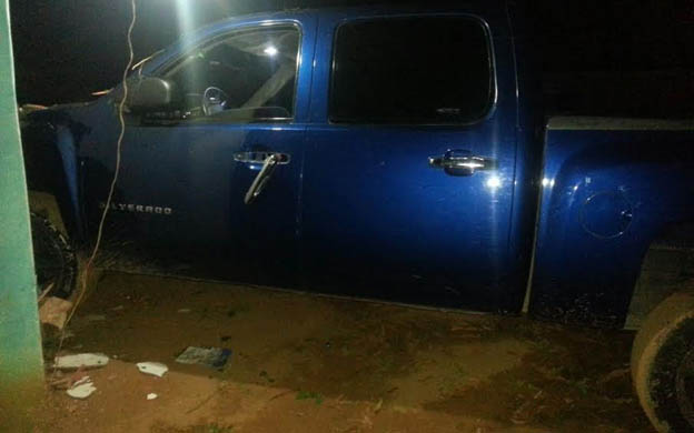 La camioneta robada quedu00f3 en el sitio del enfrentamiento. (Foto: Cortesu00eda CPBEZ)