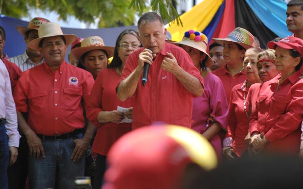 El gobernador Francisco Arias Cu00e1rdenas aseguru00f3 que el Ejecutivo trabaja para afrontar "los problemas de desabatecimiento y escasez". (Foto: Ivu00e1n Lugo)