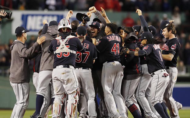 Los Indios de Cleveland derrotaron 4-3 y sorprendieron a unos Medias Rojas de Boston que eran favoritos para avanzar a la siguiente fase de la postemporada
