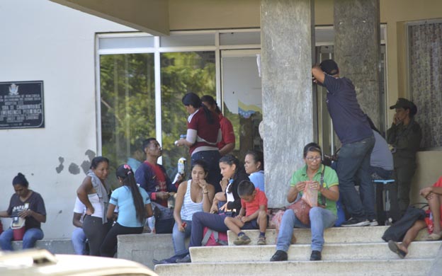 La emergencia pediu00e1trica del Hospital Chiquinquiru00e1 no tiene u00a0medicamentos para atender a los infantes. (Foto: Josu00e9 Nava)u00a0
