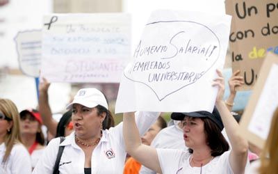 Docentes universitarios continúan en pie de lucha