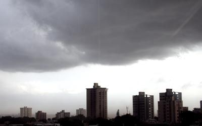 Onda tropical genera lluvias fuertes en el país