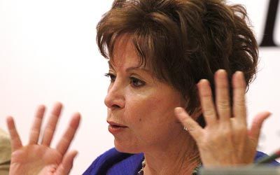 Isabel Allende defiende a Barack Obama