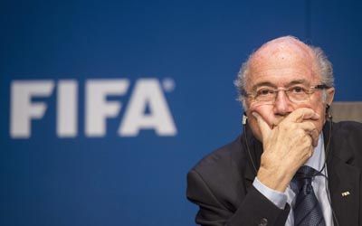 Blatter criticó la postura del presidente de UEFA