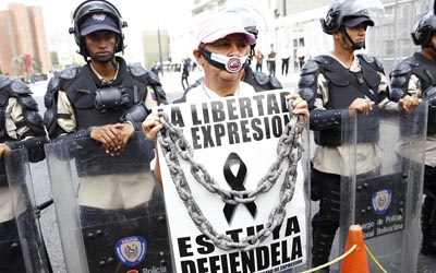 Exigen que Venezuela y Ecuador respeten la libertad de prensa