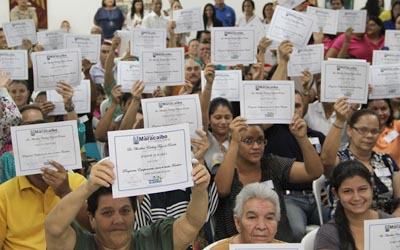 Alcaldía entrega electrodomésticos a 100 familias