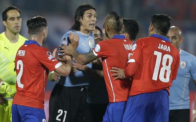 Abrirán expediente por el dedazo a Cavani