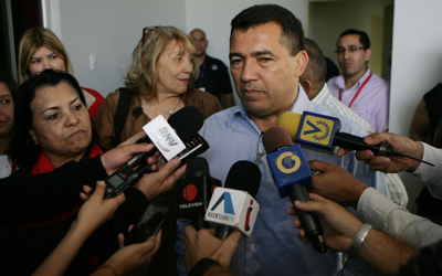 Ministerio de Salud revisa salario de los médicos