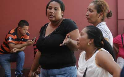 Le preguntan si es policía antes de matarlo