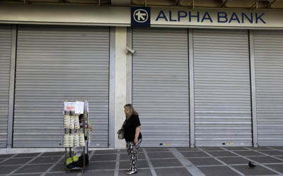 El euro cae ante el dólar tras referendo en Grecia