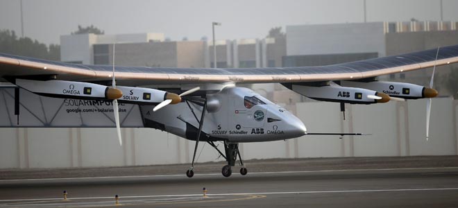 Se escapa del trabajo para irse de vacaciones y toma el mismo avión que su jefe