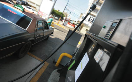 Autoridades plantean esquema de abastecimiento de gasolina