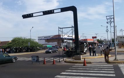 Continúa mantenimiento a semáforos de Maracaibo