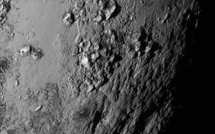 Existen montañas heladas en Plutón