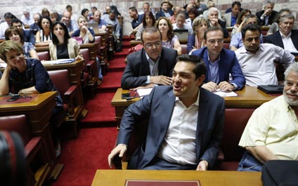 Legisladores griegos aprueban ley de austeridad