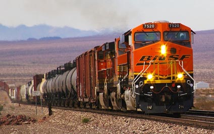 Hombre resultó ileso tras pasarle un tren por encima