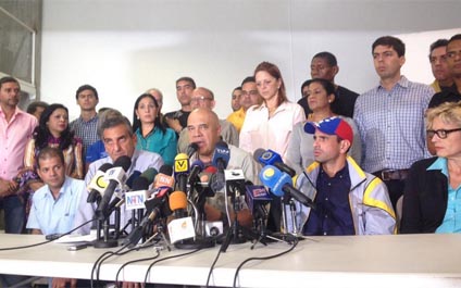Oposición lleva a OEA y Unasur casos de inhabilitaciones