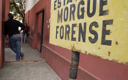 Amigo lo saca para hacer una diligencia y lo asesinan