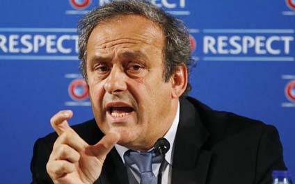 Platini no quiere que los grandes clubes acaparen jugadores