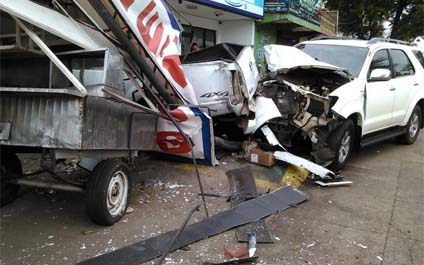 Un herido deja aparatoso choque en La Limpia