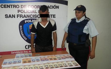 Vendía puestos en una cola para ingresar a un supermercado