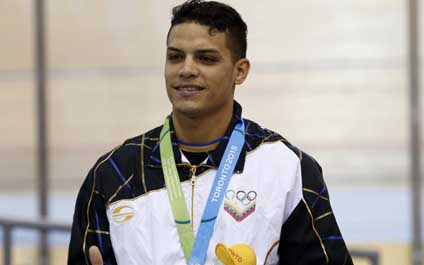 Canelón conquista plata en el Keirin masculino