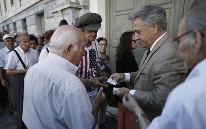 Reabren los bancos en Grecia pero se mantienen los controles capitales