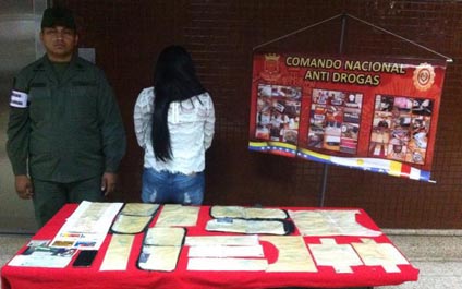 Mujer pretendía llevar cuatro kilos de cocaína a España